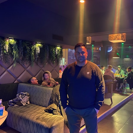 Vojo Drmonjic in der Shishabar.