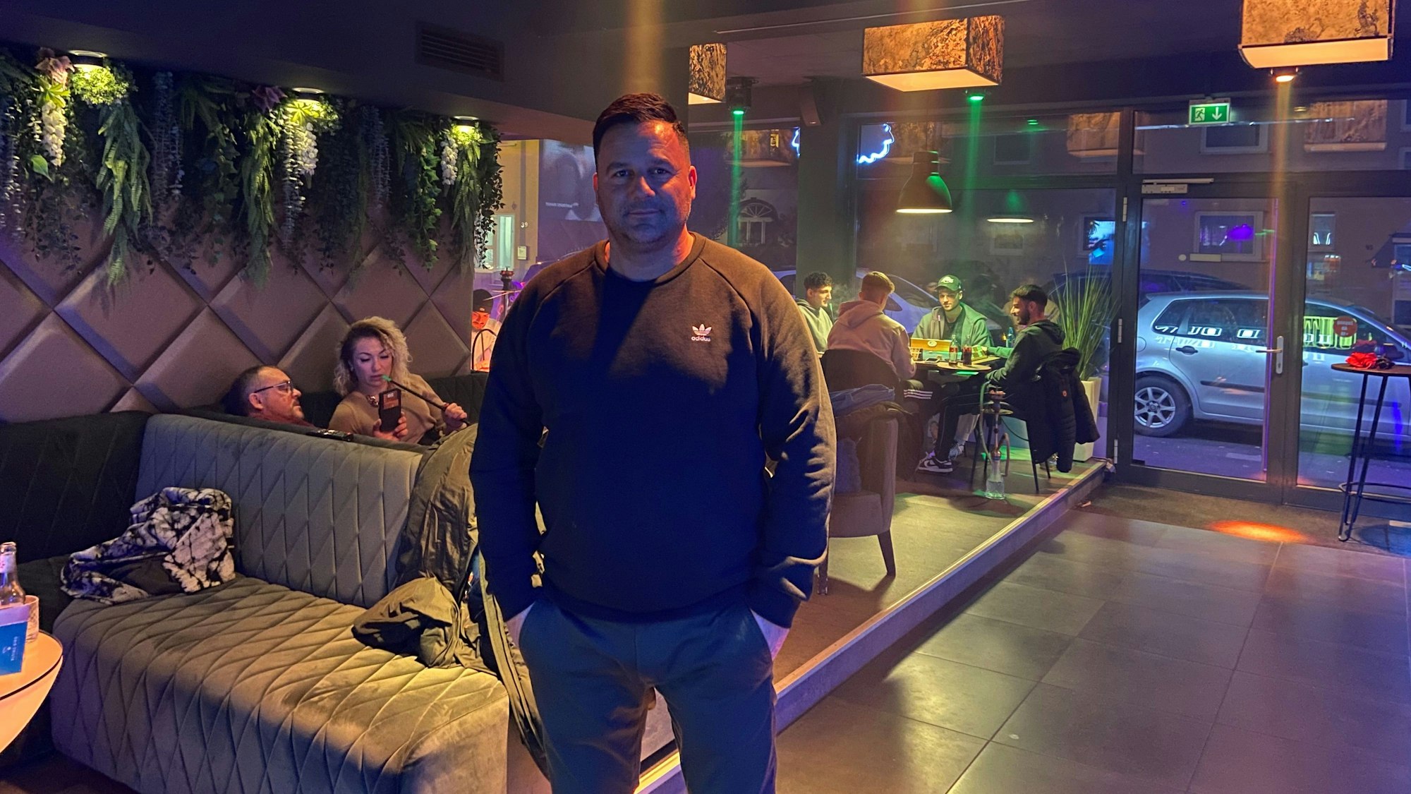 Vojo Drmonjic in der Shishabar.