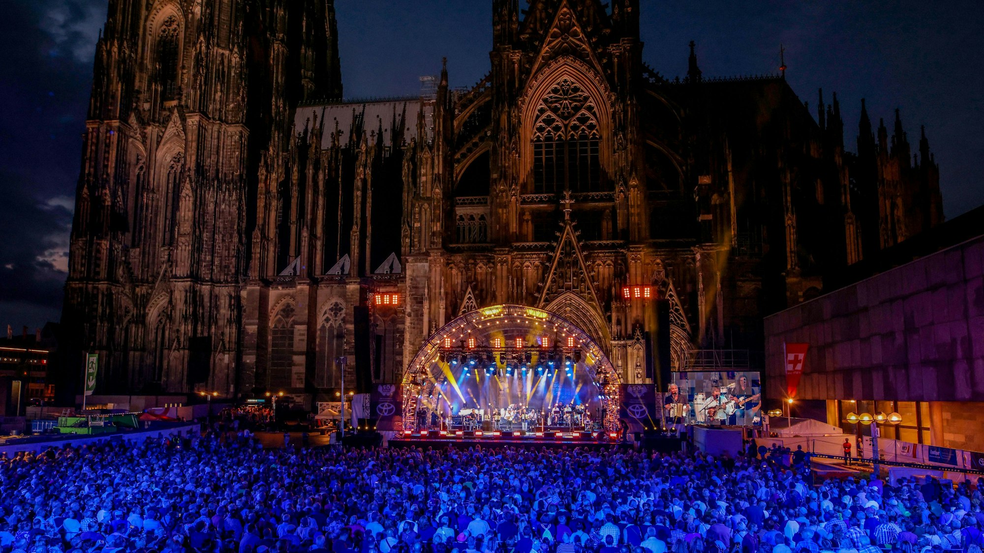 Kölner Dom und Roncalliplatz