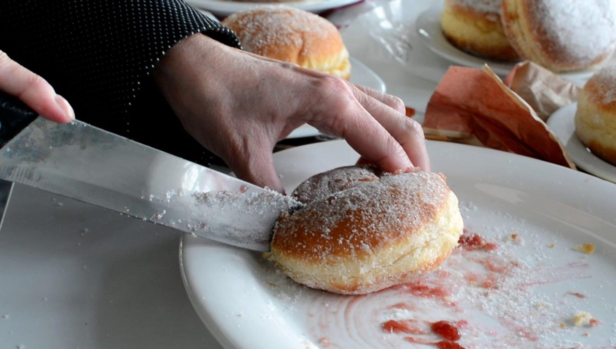 Der Berliner von Merzenich wird angeschnitten.
