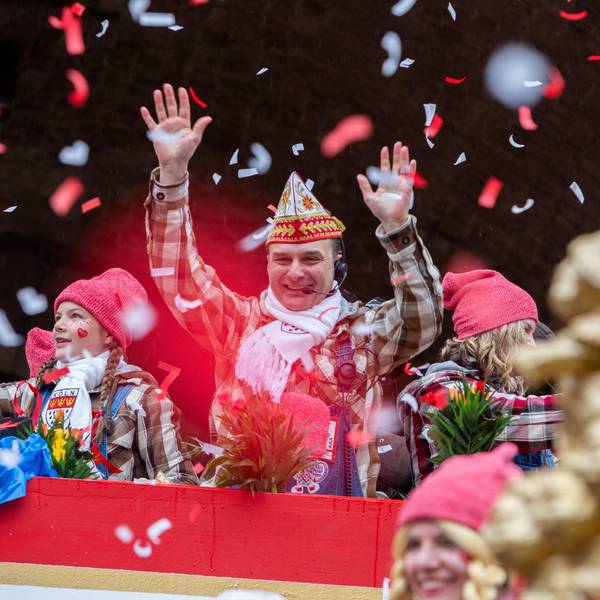 drmtopbilder - Rosenmontagszug in Köln.
Der Kölner Rosenmontagszug am Rosenmontag ist der Höhepunkt des Rheinischen Karneval.
Im Bild der neue Zugleiter Holger Kirsch.
Köln
24.02.2020
copyright by Michael Bause