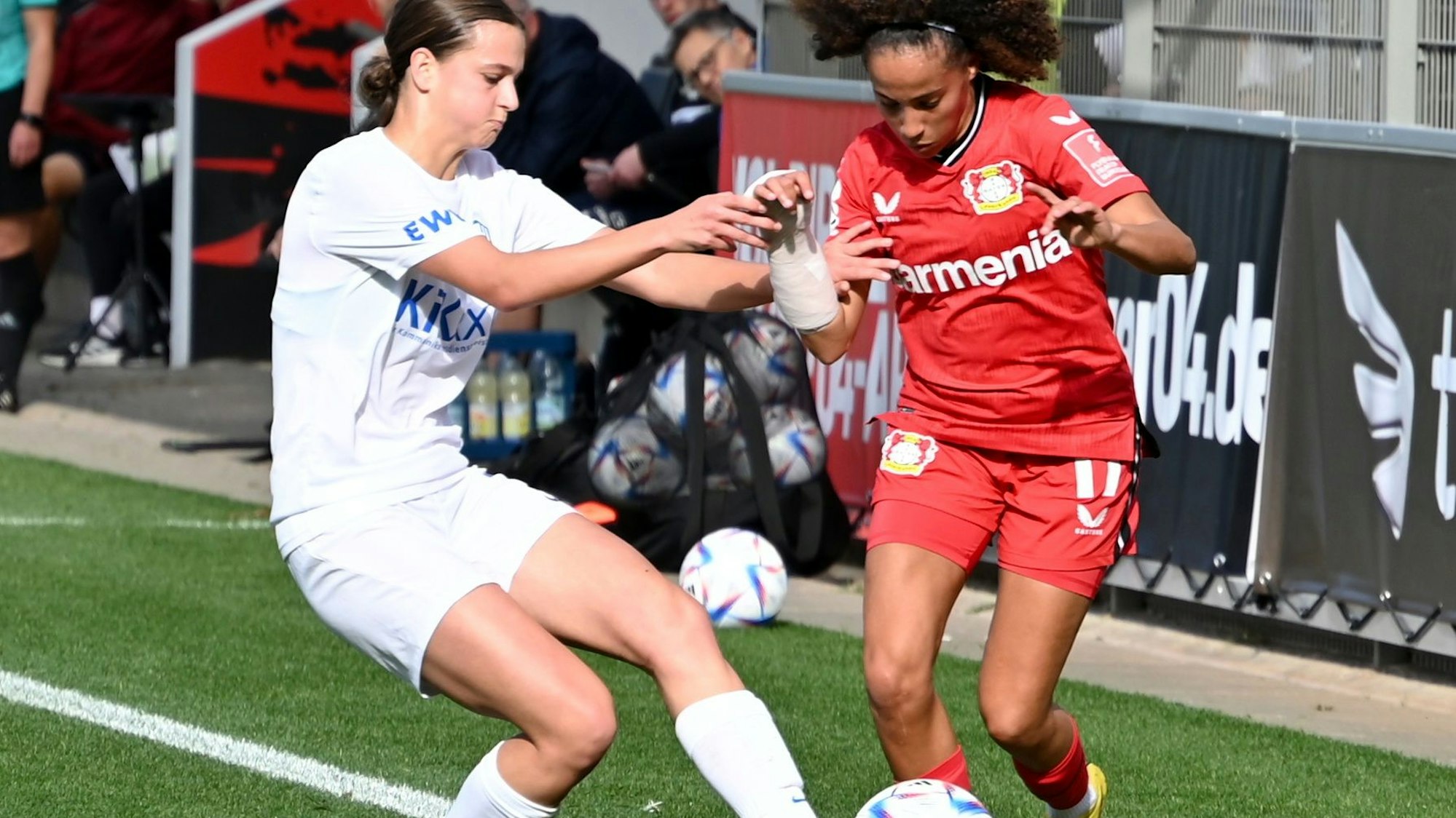 16.10.2022, -Fussball- Bayer 04 Leverkusen-SV Meppen
rechts: Amira Arfaoui (Bayer)
Foto: Uli Herhaus