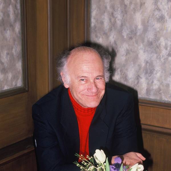 Dieter Schaad in der ARD-Serie „Lindenstrasse“, er lächelt in die Kamera.