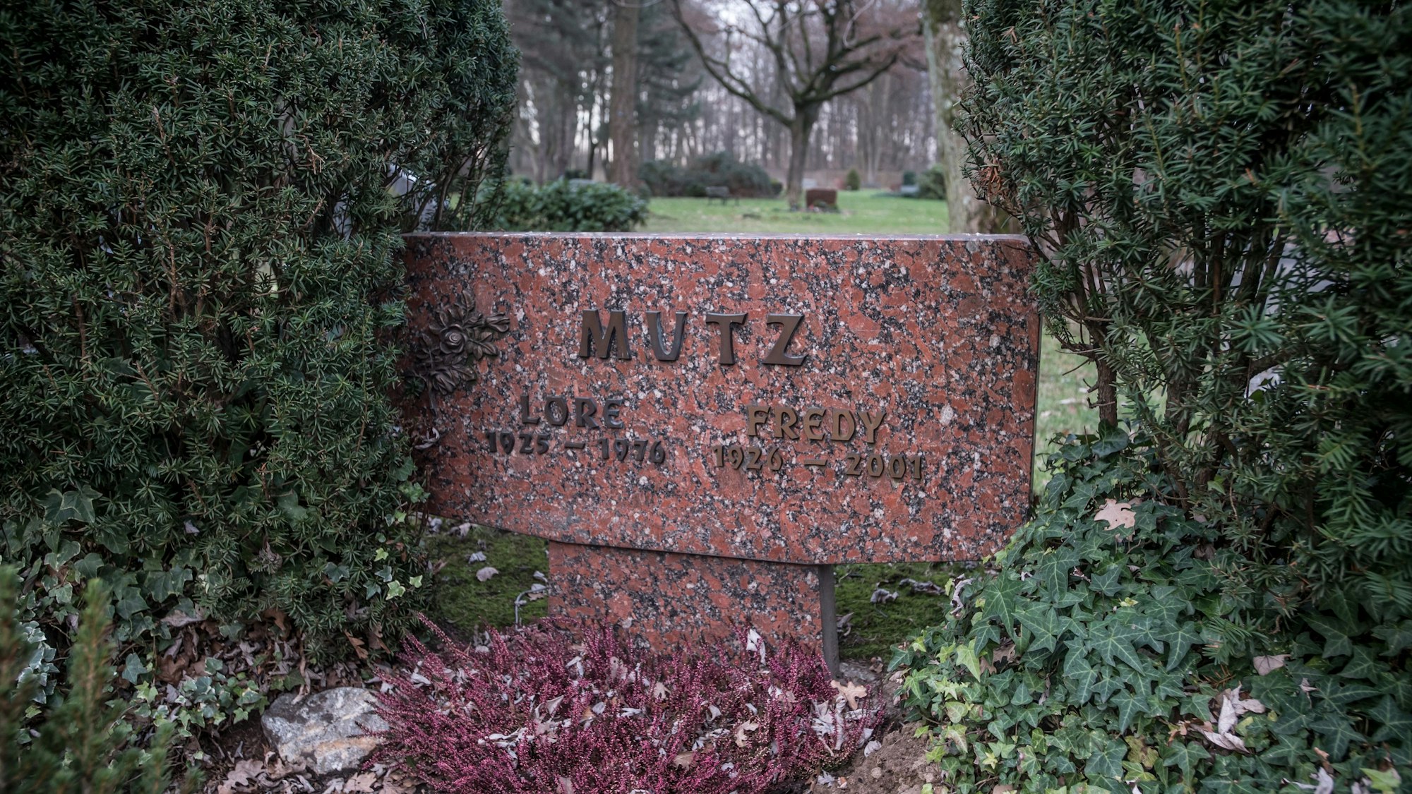 Grabstein am Grab, in dem der Torwart Fredy Mutz liegt.Foto: Ralf Krieger
