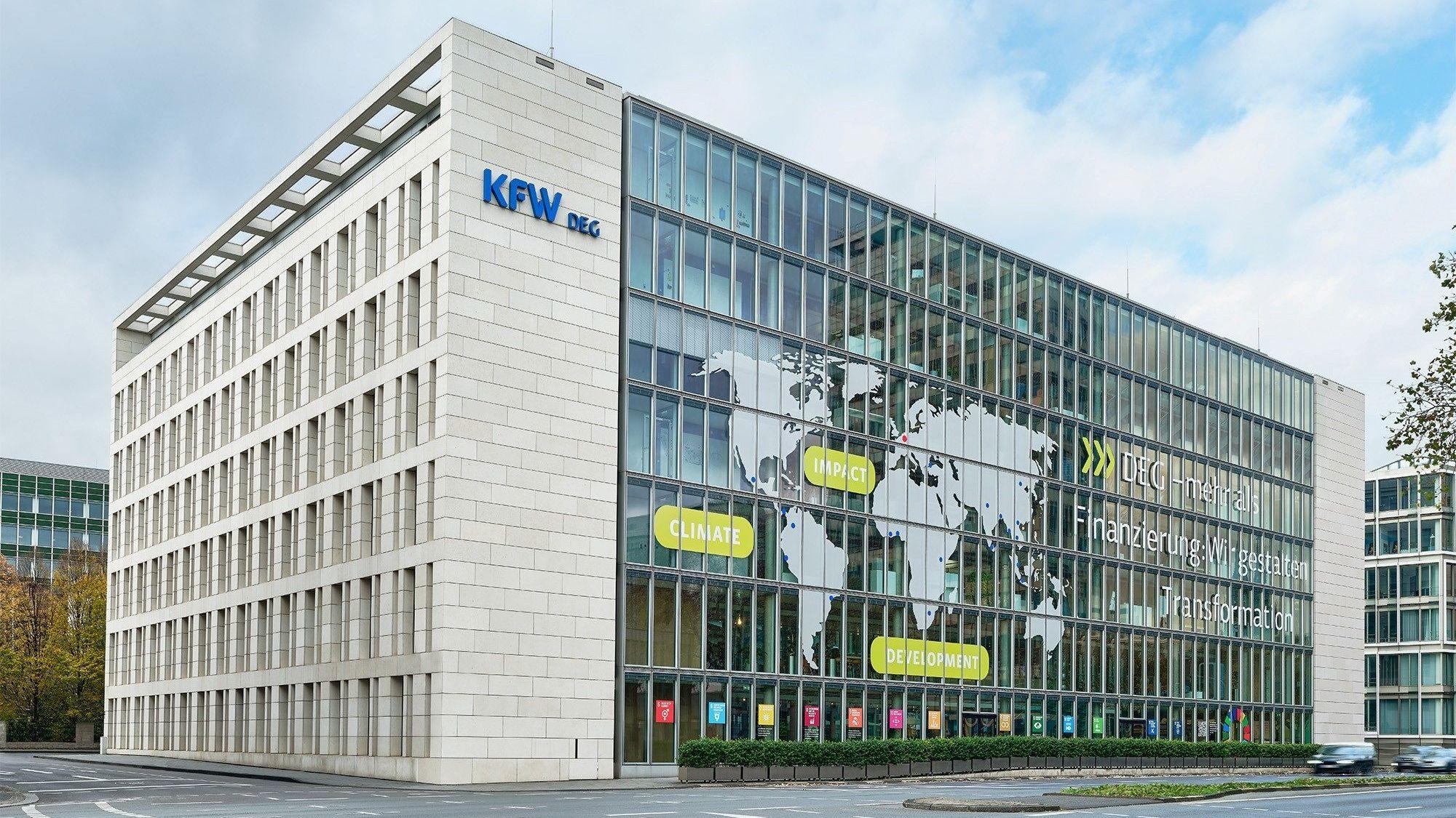 Außenansicht des Gebäudes der Deutschen Investitions- und Entwicklungsgesellschaft (DEG) in Köln, Kämmergasse 22.