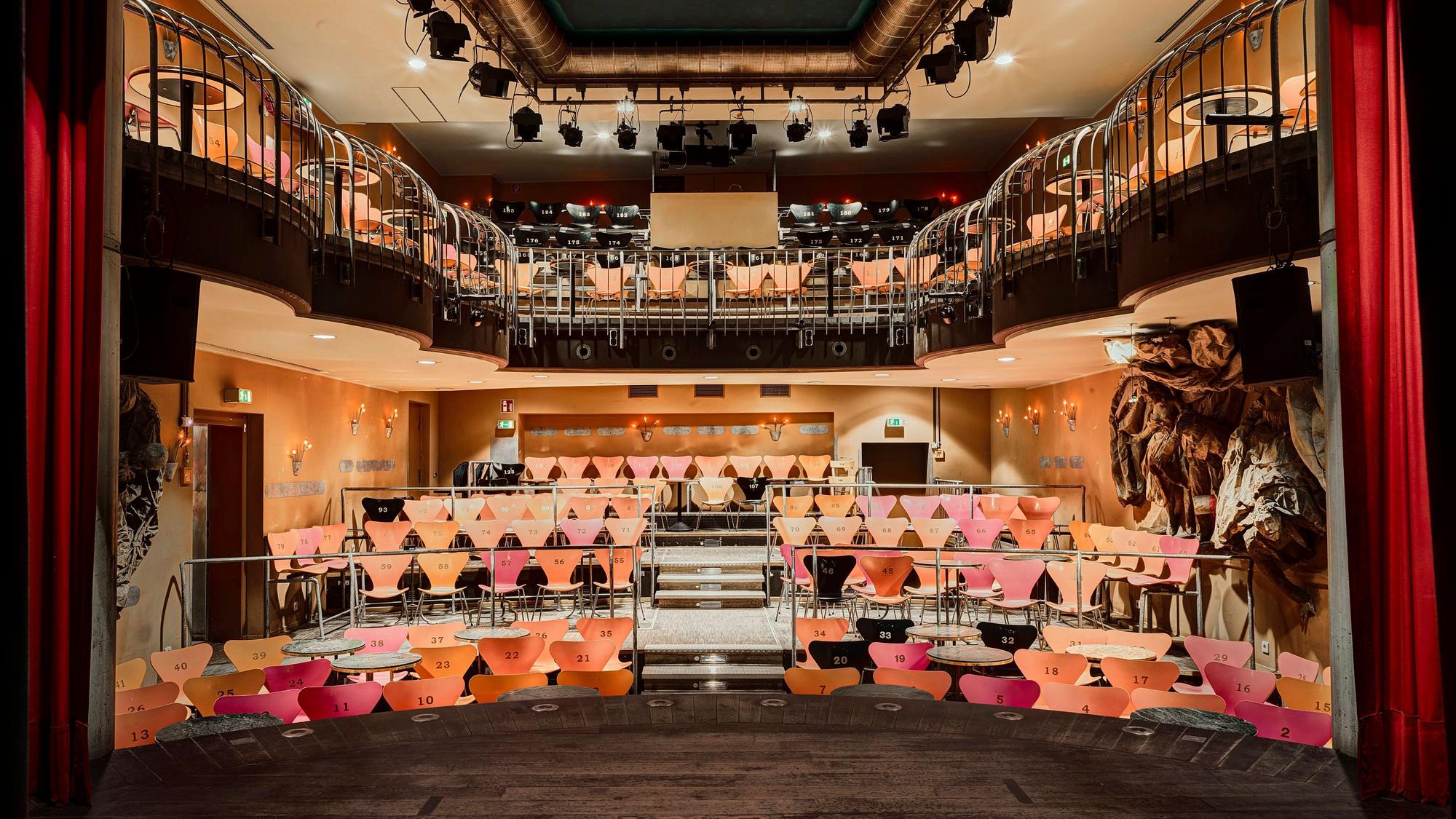 Ein Blick in den Theatersaal des Senftöpfchen Theaters.