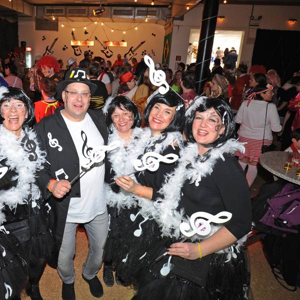 Karnevalsparty nach dem Rathaussturm im Burscheider Schützenhaus