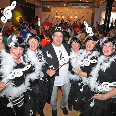 Karnevalsparty nach dem Rathaussturm im Burscheider Schützenhaus