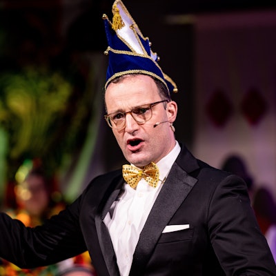 Jens Spahn (CDU), Mitglied des Deutschen Bundestages, spricht während der Außerordentliche Sitzung des Stockacher Narrengerichts.