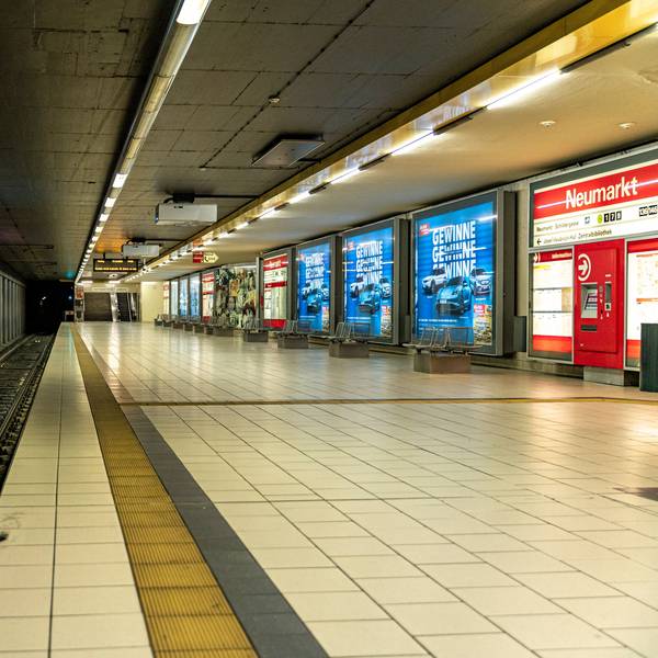 Bundesweiter Warnstreik im Personennahverkehr von der Gewerkschaft Ver.di.
Bestreikt werden die Kölner Verkehrs-Betriebe.
Hier der Neumarkt in der Kölner Innenstadt.