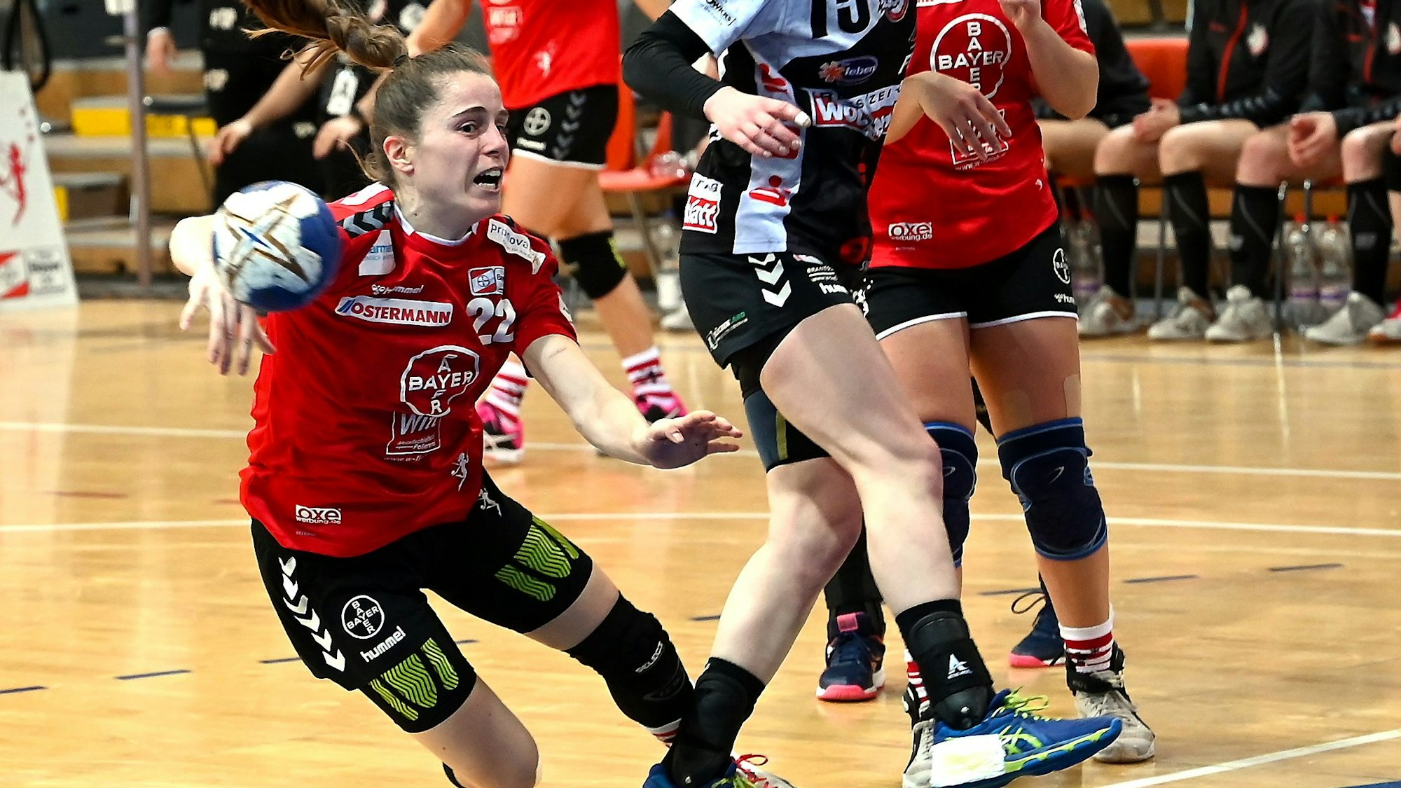 Handball
Pokal
Bayer 04 Leverkusen - Buchholz
links: Mariana Lopes (Bayer)
Fotoi: Uli Herhaus