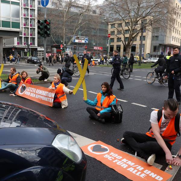 Klimakleber Klima-Aktivisten Köln Heumarkt 2023-01-06