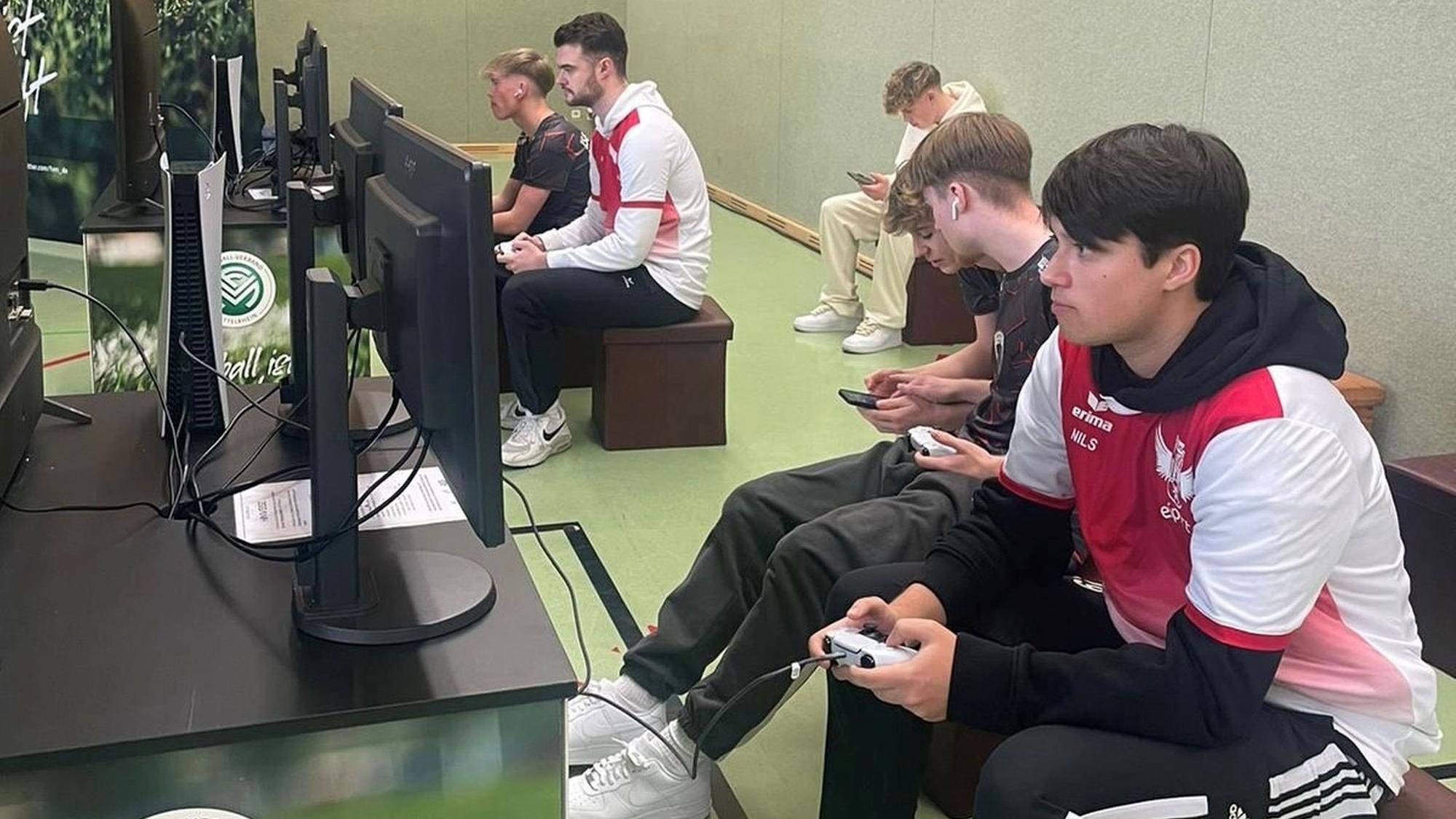Die Fußballer der JSG Erft belegten bei der E-Footballmeisterschaft in Hennef den fünften Platz.