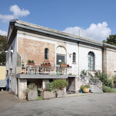 Das Gebäude des Orangerie Theaters von außen