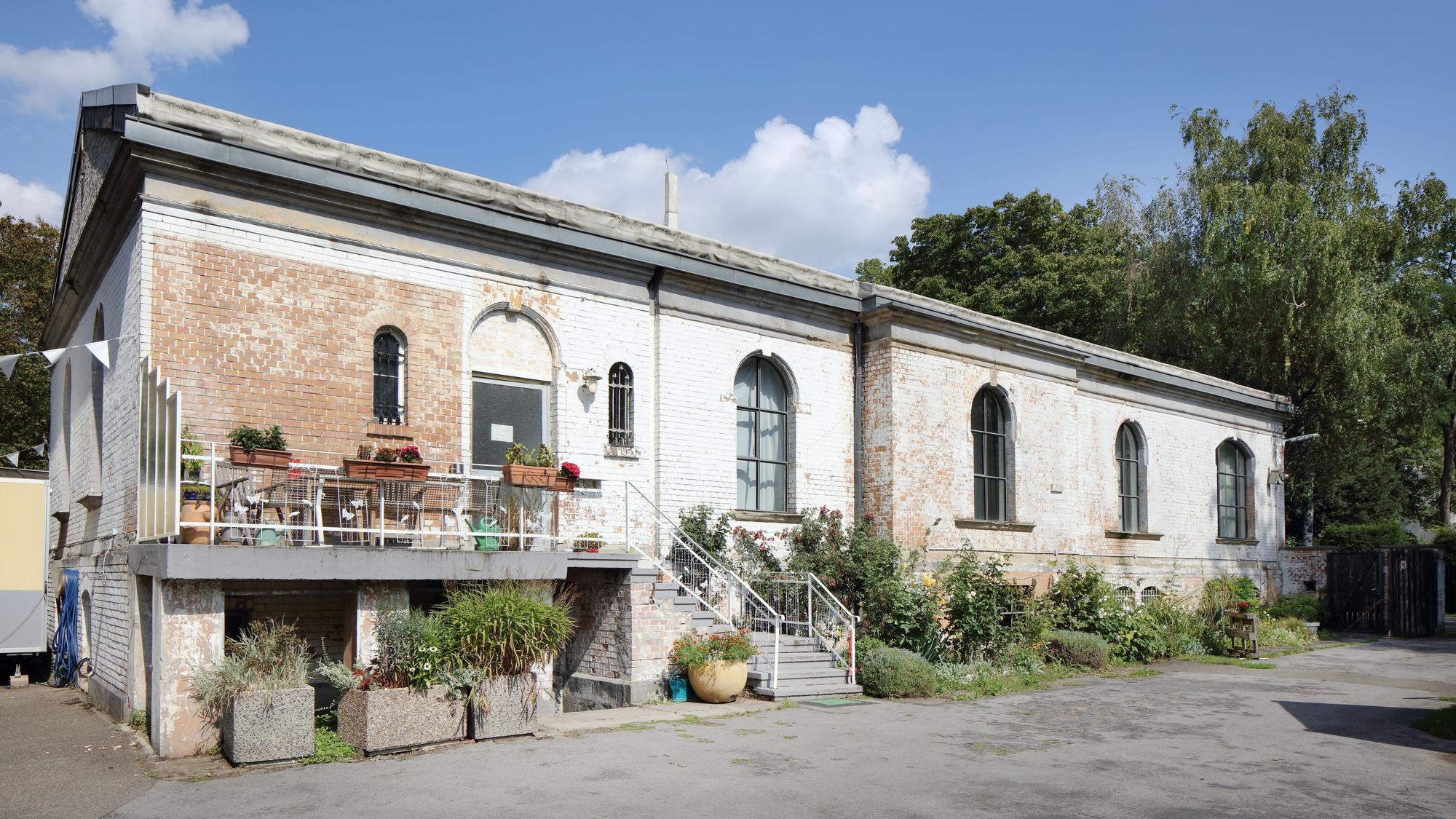 Das Gebäude des Orangerie Theaters von außen