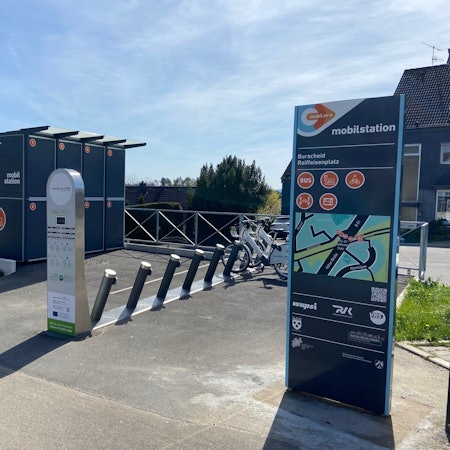 Digitale Fahrradboxen an der Mobilstation am Raiffeisenplatz in Hilgen