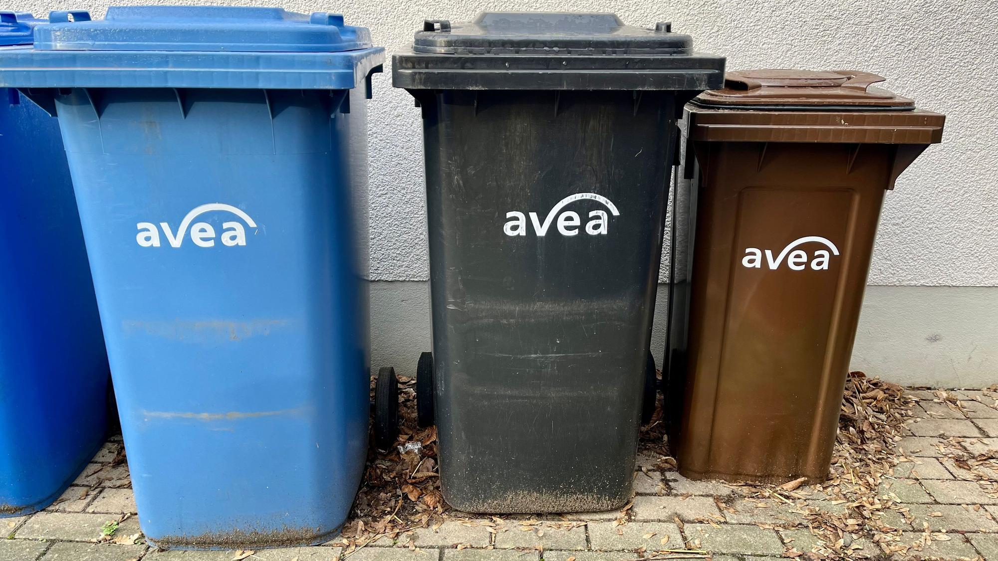 Bis spätestens 6 Uhr morgens am Abfuhrtag müssen die Tonnen in Leverkusen draußen stehen.