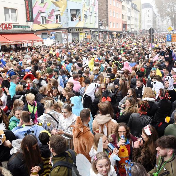 11.11.2021 Köln Elfter im Elften auf der Zülpicher Straße.
