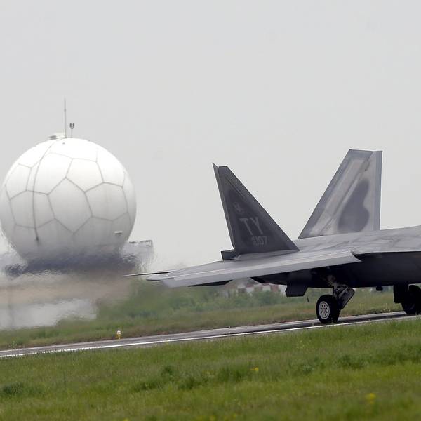 Ein Kampfjet „F22 Raptor“ auf einer Militärbasis der US-Armee.