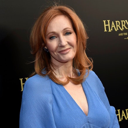 Die Autorin J.K. Rowling kommt zur Premiere des Theaterstücks „Harry Potter and the Cursed Child“.