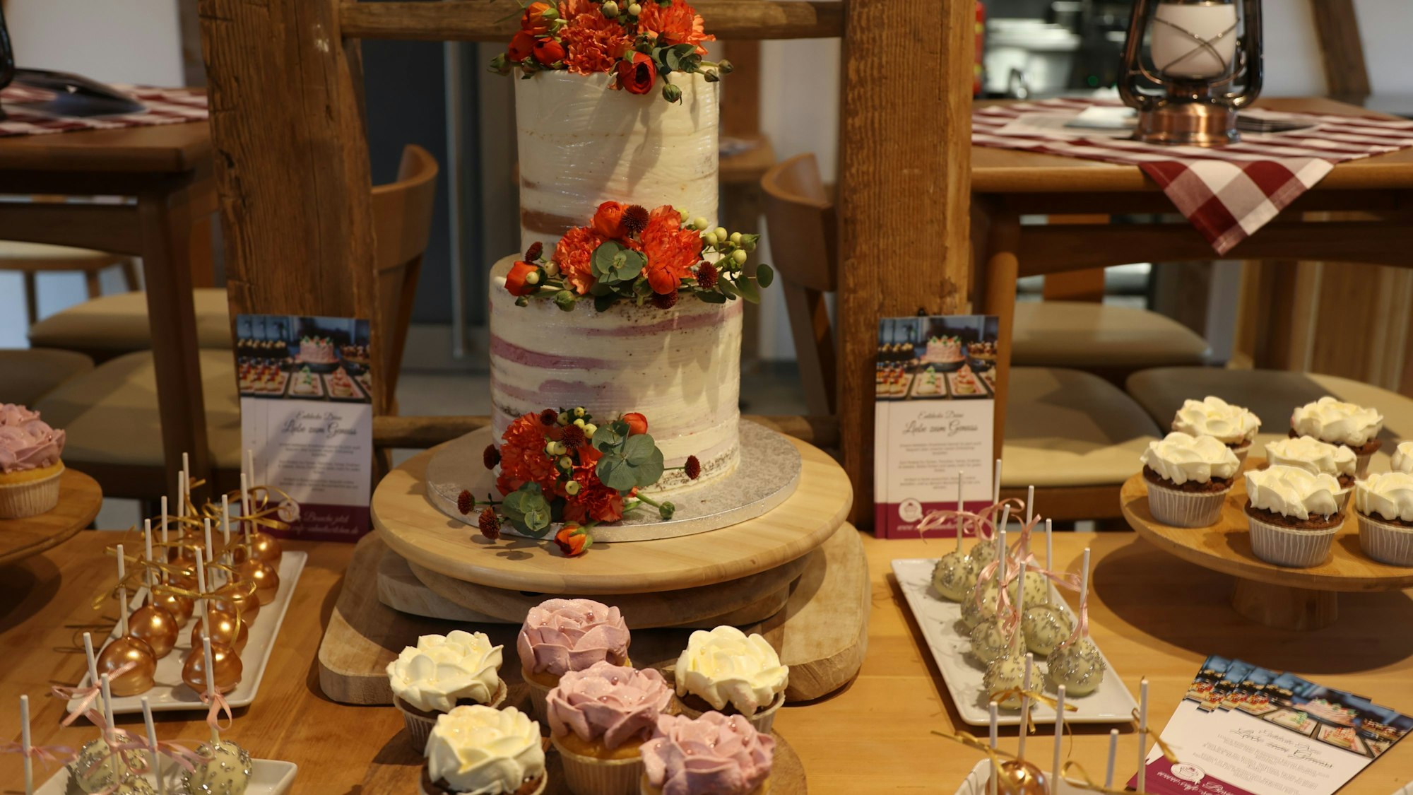 Konditorware aus dem Remscheider Café Sahnetörtchen