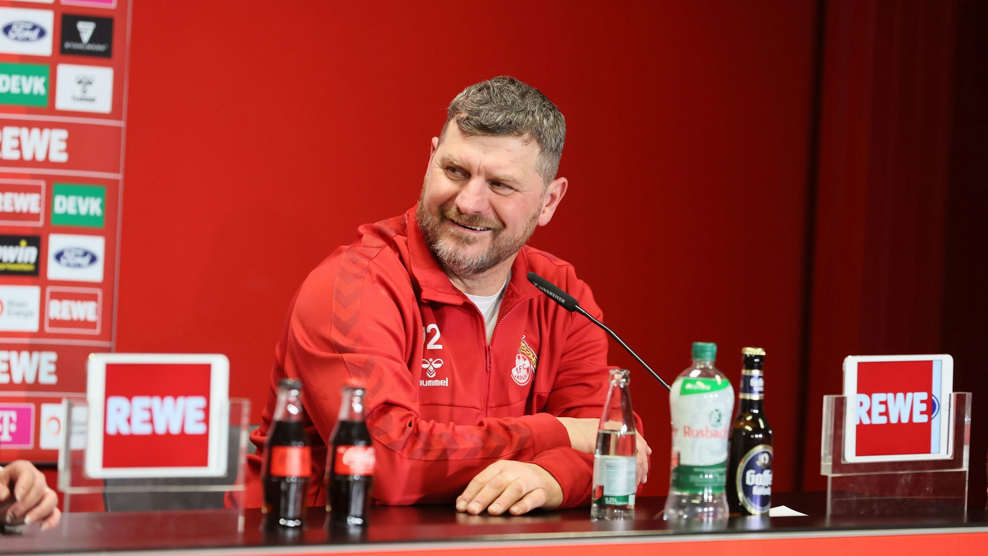 1.FC Köln vs. Eintracht Frankfurt, 20. Spieltag, 12.02.2023, 17.30 Uhr, Pressekonferenz, Steffen Baumgart (1. FC Köln), Bild: Herbert Bucco