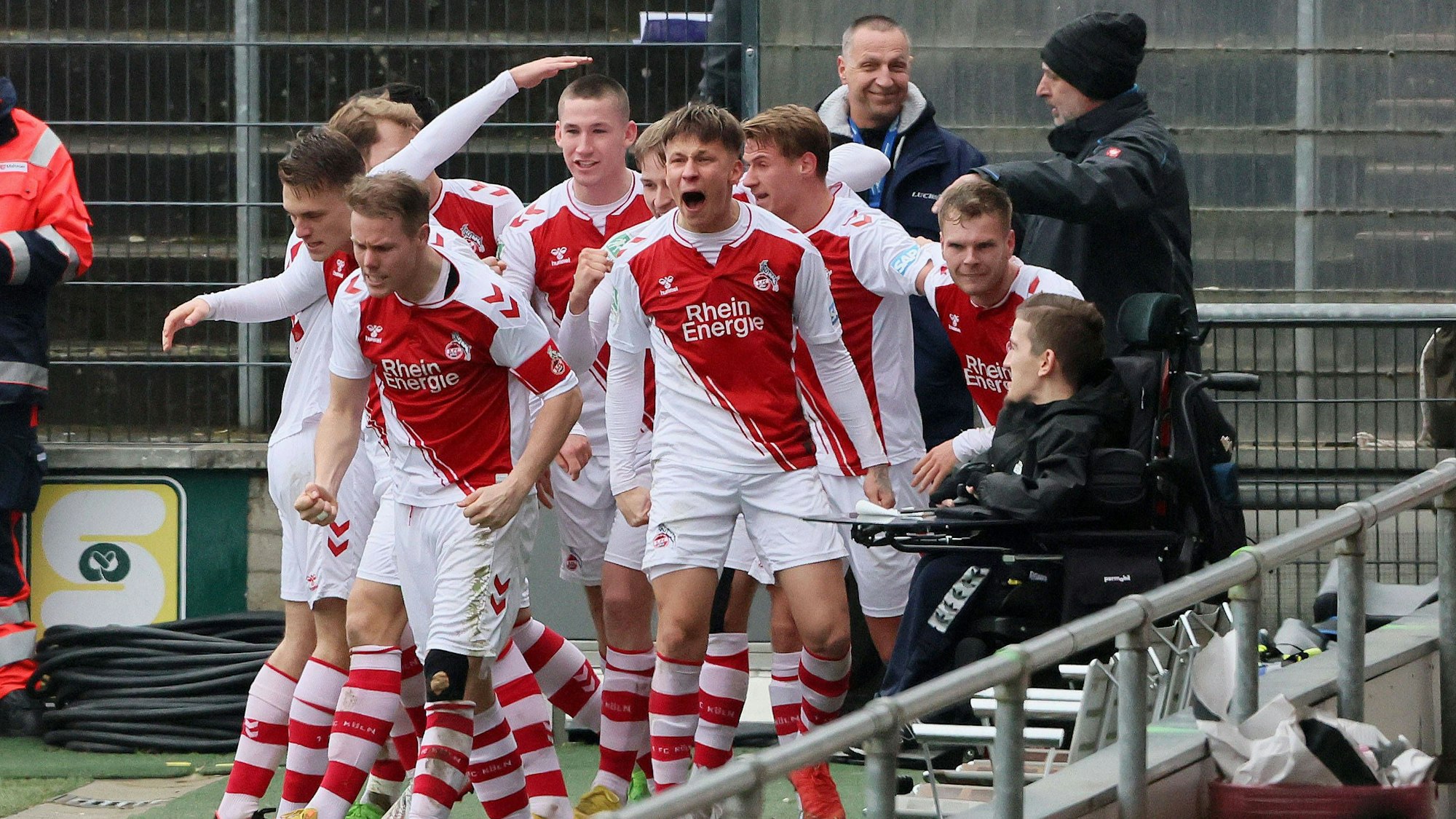 1.FC Köln U21, U 21 vs. 1. FC Düren, Regionalliga West, Saison 2022/23, Kölner Jubel nach dem Tor zum 2:0, 11.02.2023, Bild: *** Sport 1 FC Köln U21 vs 1 FC Düren, Regionalliga West, season 2022 23, Cologne cheers after goal to make it 2 0, 11 02 2023, pic.