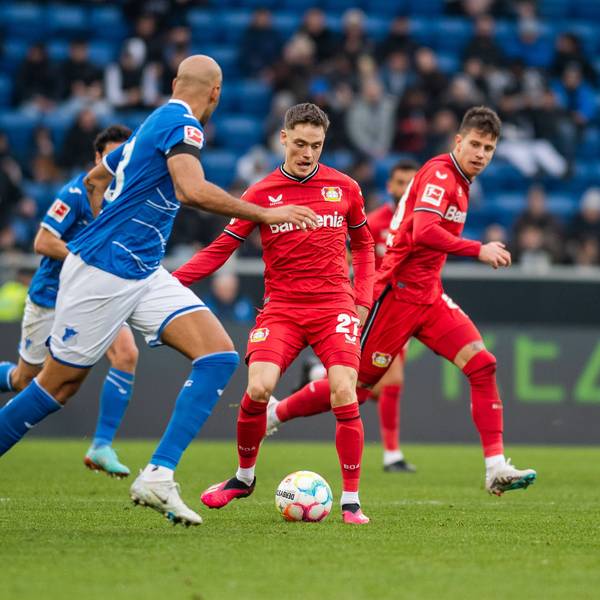 Florian Wirtz (M.) bereitete gegen Hoffenheim ein Tor vor und leitete die beiden anderen Treffer ein.