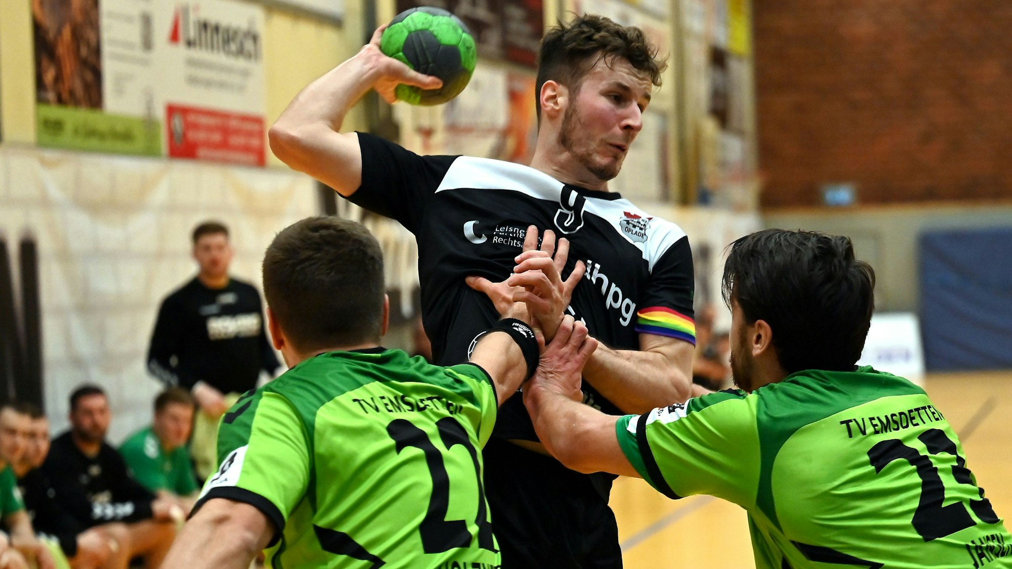 11.02.2023, Handball-Opladen-Emsdetten
mitte: Lars Branding (Opladen)
Foto: Uli Herhaus