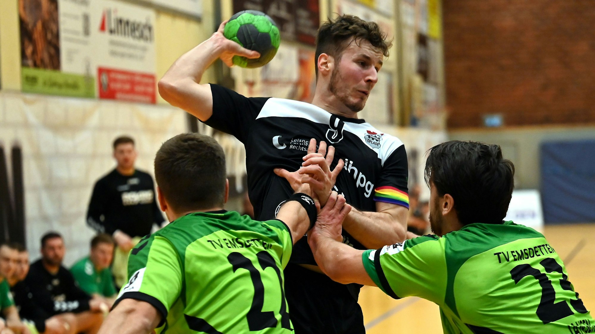11.02.2023, Handball-Opladen-Emsdetten
mitte: Lars Branding (Opladen)
Foto: Uli Herhaus