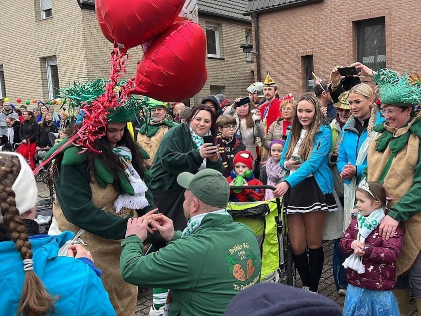 Brühl-Ost: Beim Karnevalszug glückt am Ende auch ein Heiratsantrag