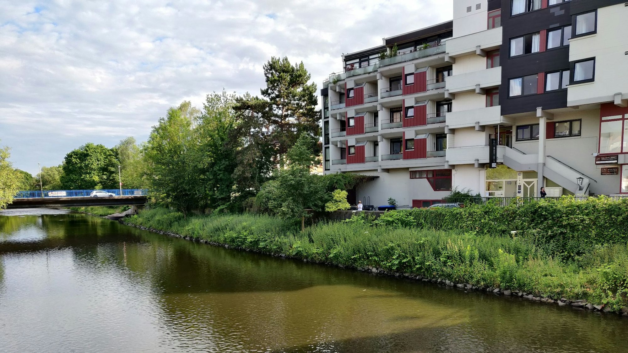 Ansicht des Smarty-Hotels am Wupperufer