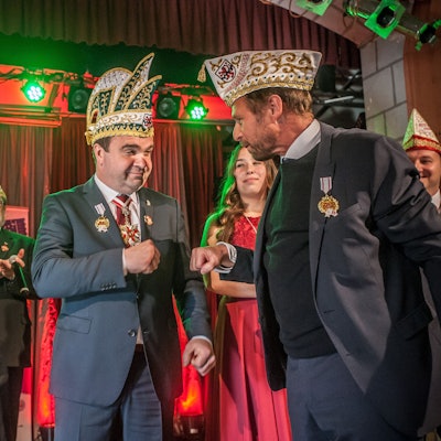 Oberbürgermeister Uwe Richrath grüßt Prinz Marijo I. zur Sessionseröffnung.Ralf Krieger