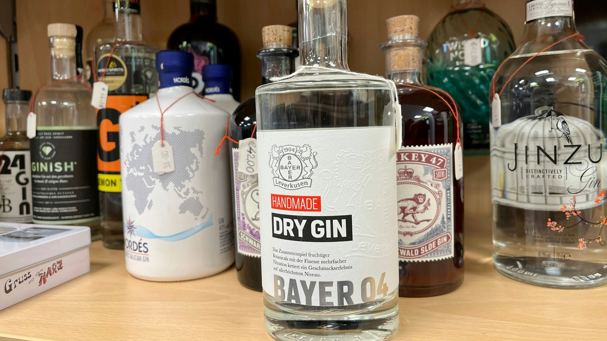 Bayer-04-Gin im Regal bei Genuss im Dorf