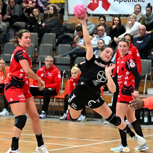 12.02.2023, Handball-Bayer Leverkusen-HSG Bensheim
mitte: Sophia Cormann (Bayer)
Foto: Uli Herhaus