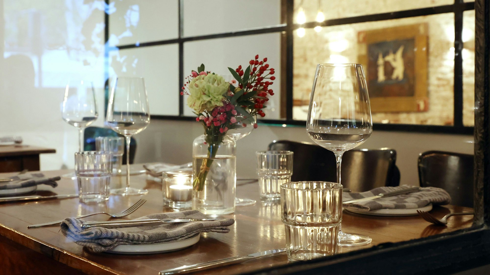 Ein edel gedeckter Tisch im Restaurant Amabile in Köln