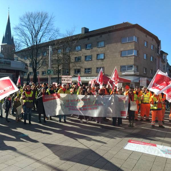 Verdi-Warnstreik, Kundgebung vor Rathaus Leverkusen