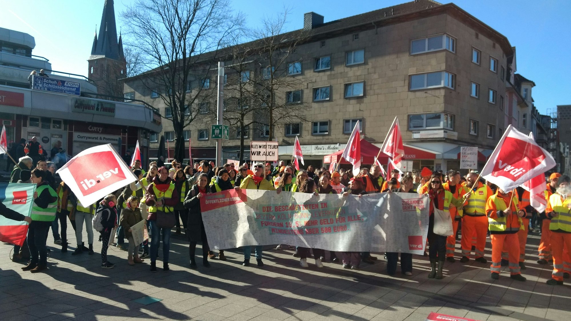 Verdi-Warnstreik, Kundgebung vor Rathaus Leverkusen