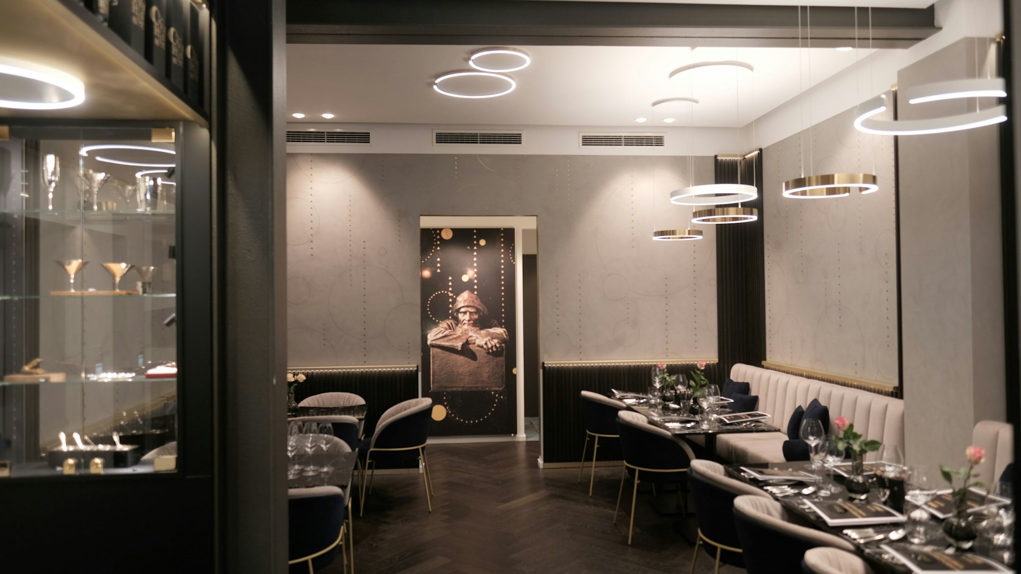 Blick in den Gastraum des Prunier Cologne