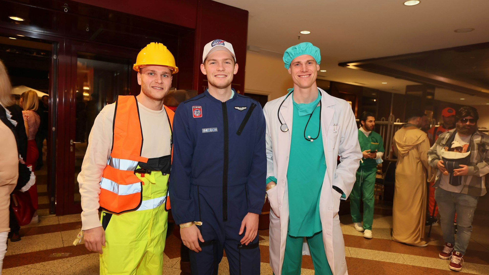 Benno Schmitz, Luca Kilian und Steffen Tigges entschieden sich bei der Kostümwahl für Klassiker.