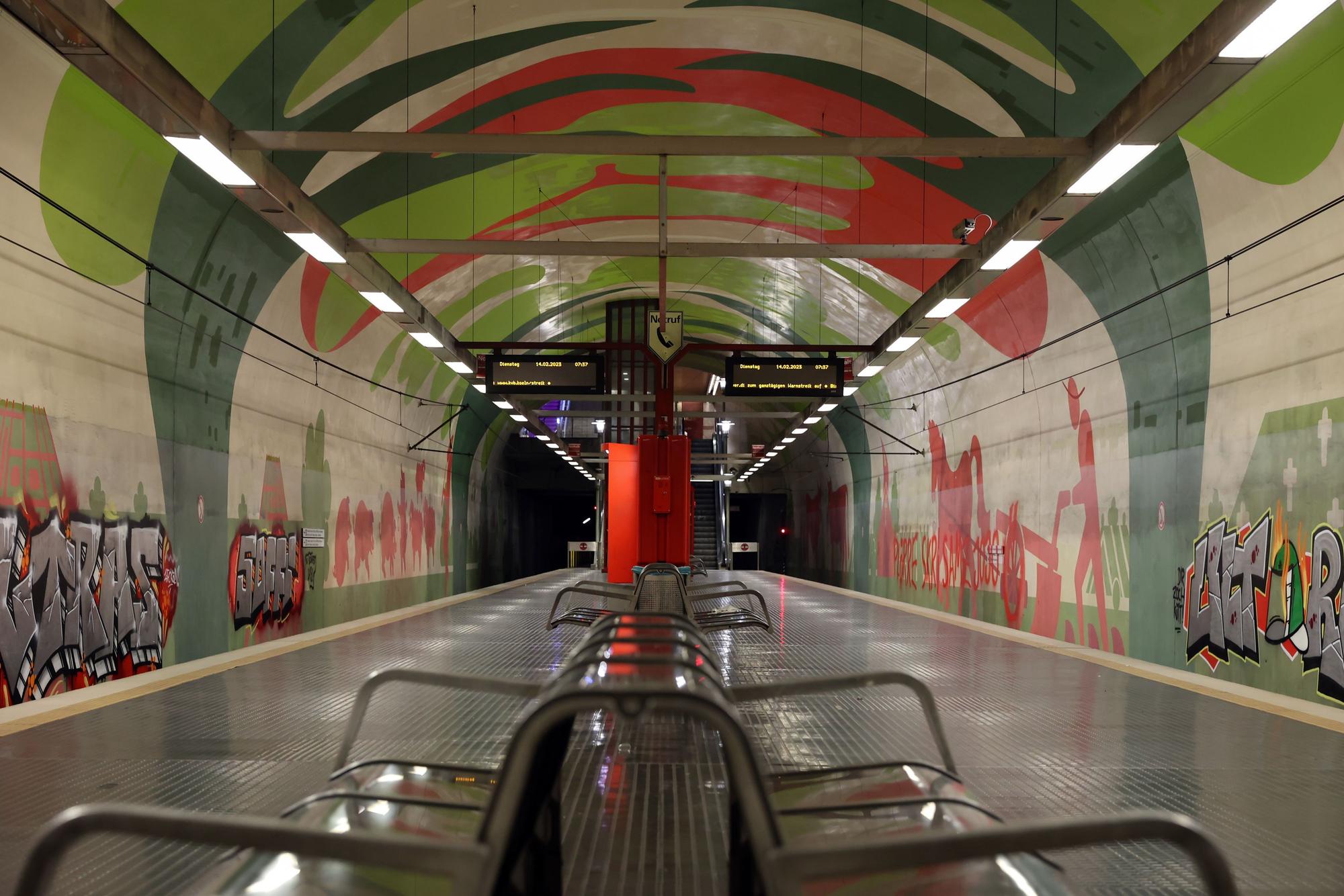 14.02.2023
Köln:
Ganztägiger Warnstreik bei den Kölner Verkehrs-Betrieben.
U-Bahn Haltestelle Leyendecker Straße
Foto: Martina Goyert