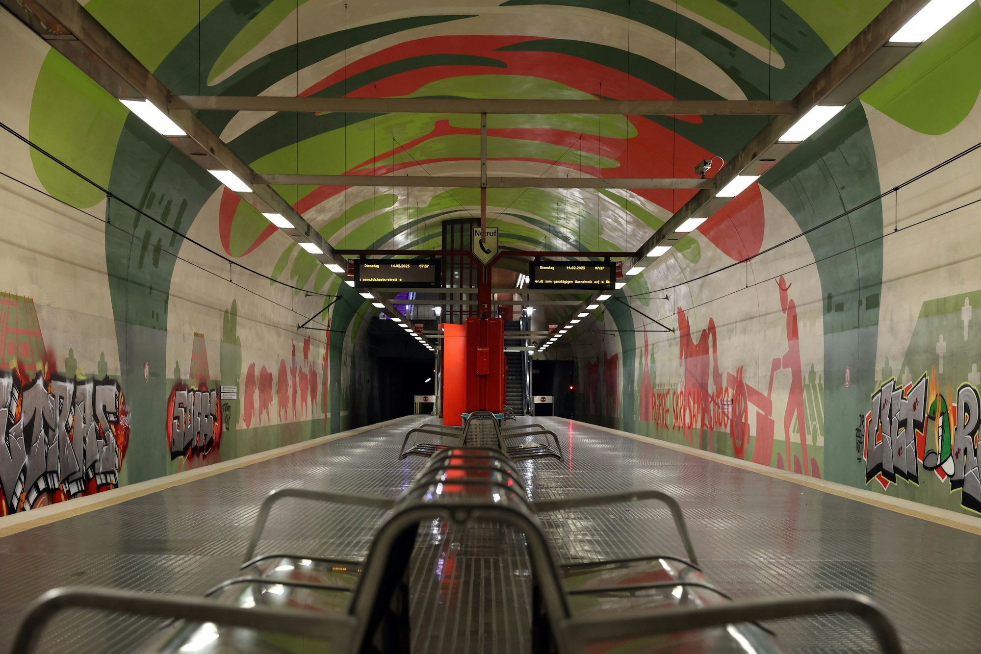 14.02.2023
Köln:
Ganztägiger Warnstreik bei den Kölner Verkehrs-Betrieben.
U-Bahn Haltestelle Leyendecker Straße
Foto: Martina Goyert