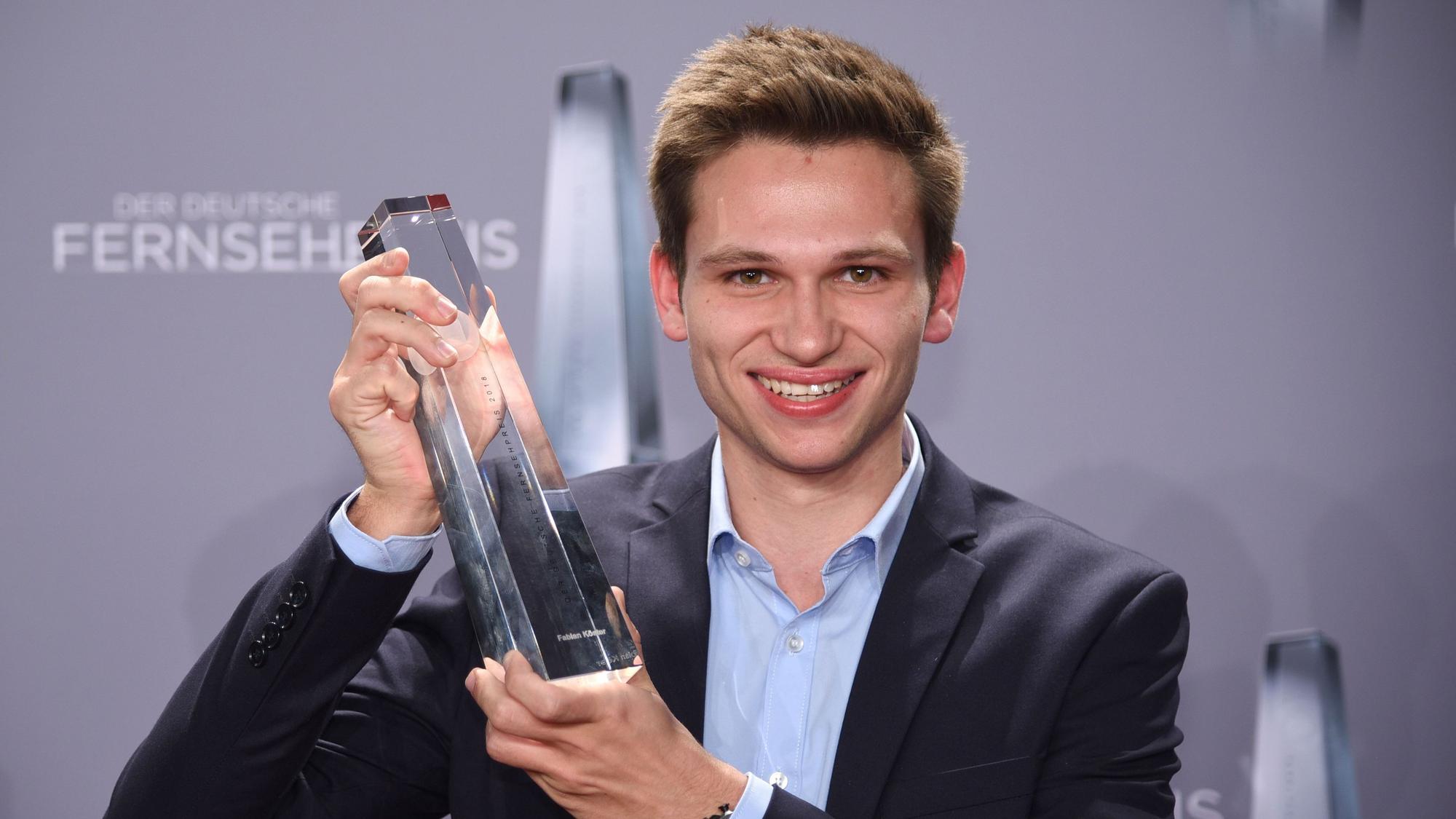 Der Komiker Fabian Köster erhält einen Preis im Kölner Palladium.