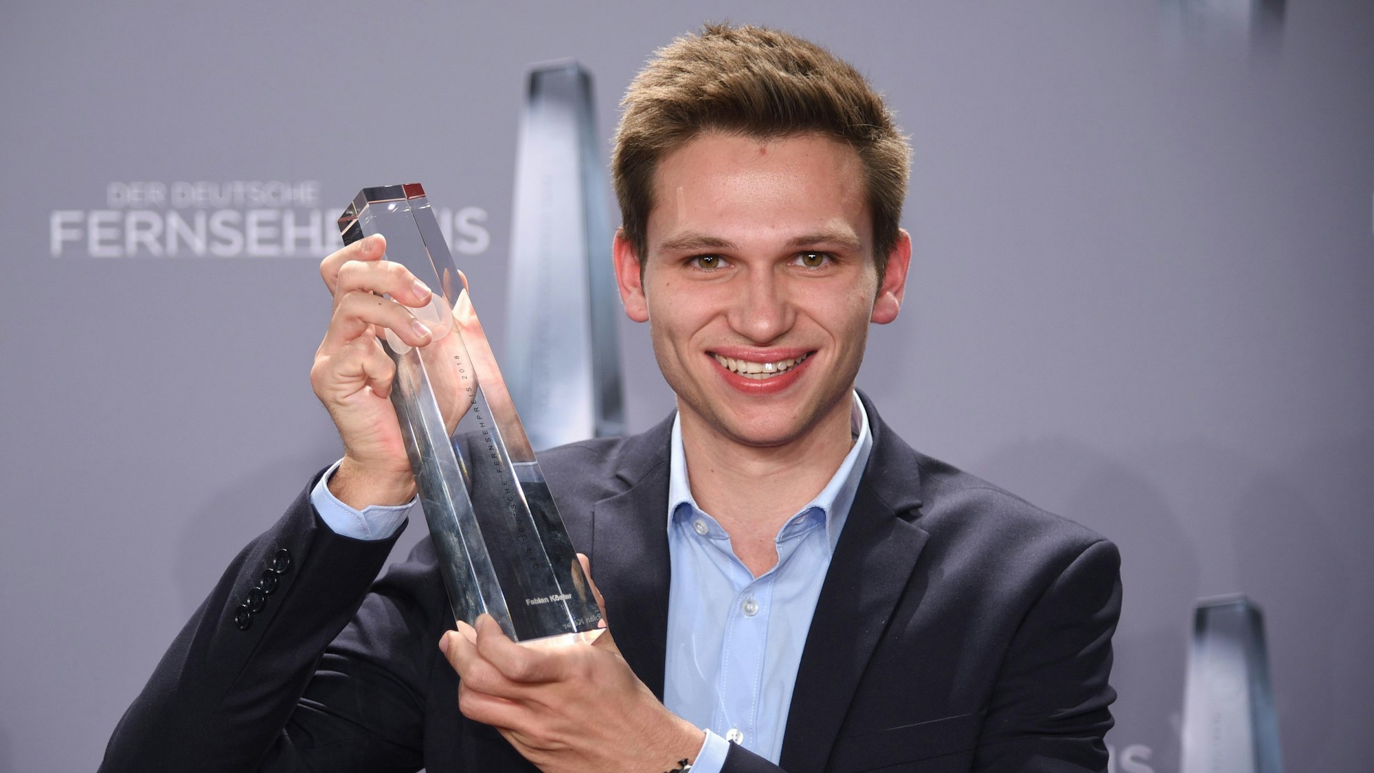 Der Komiker Fabian Köster erhält einen Preis im Kölner Palladium.