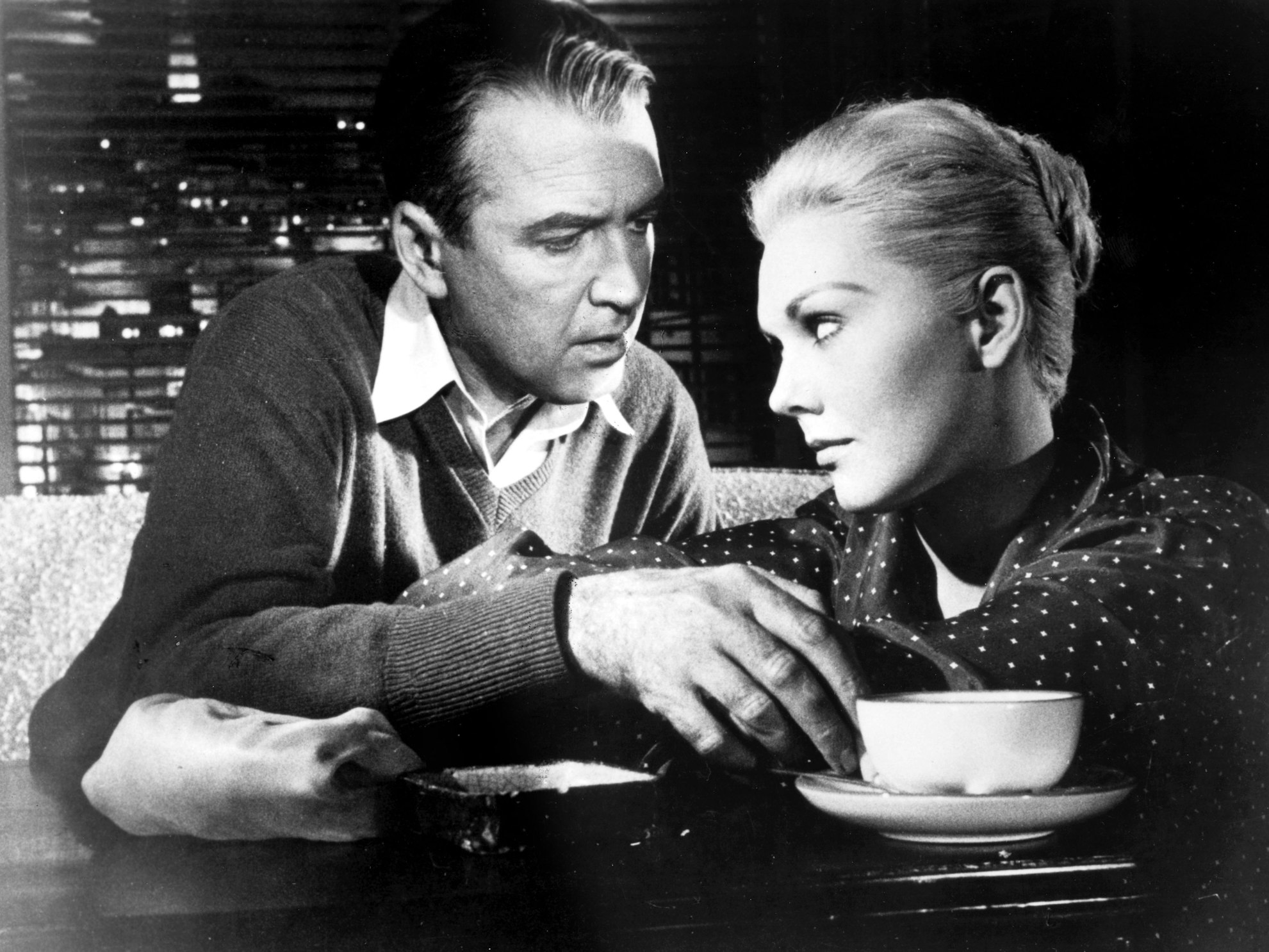 Kim Novak und ihr Kollege James Stewart