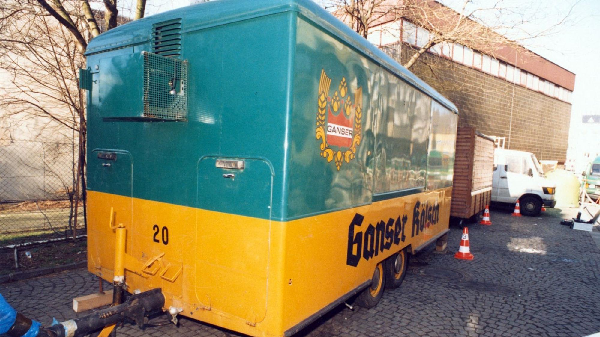Hinter diesem Bierwagen wurde die Leiche von Petra Nohl entdeckt.