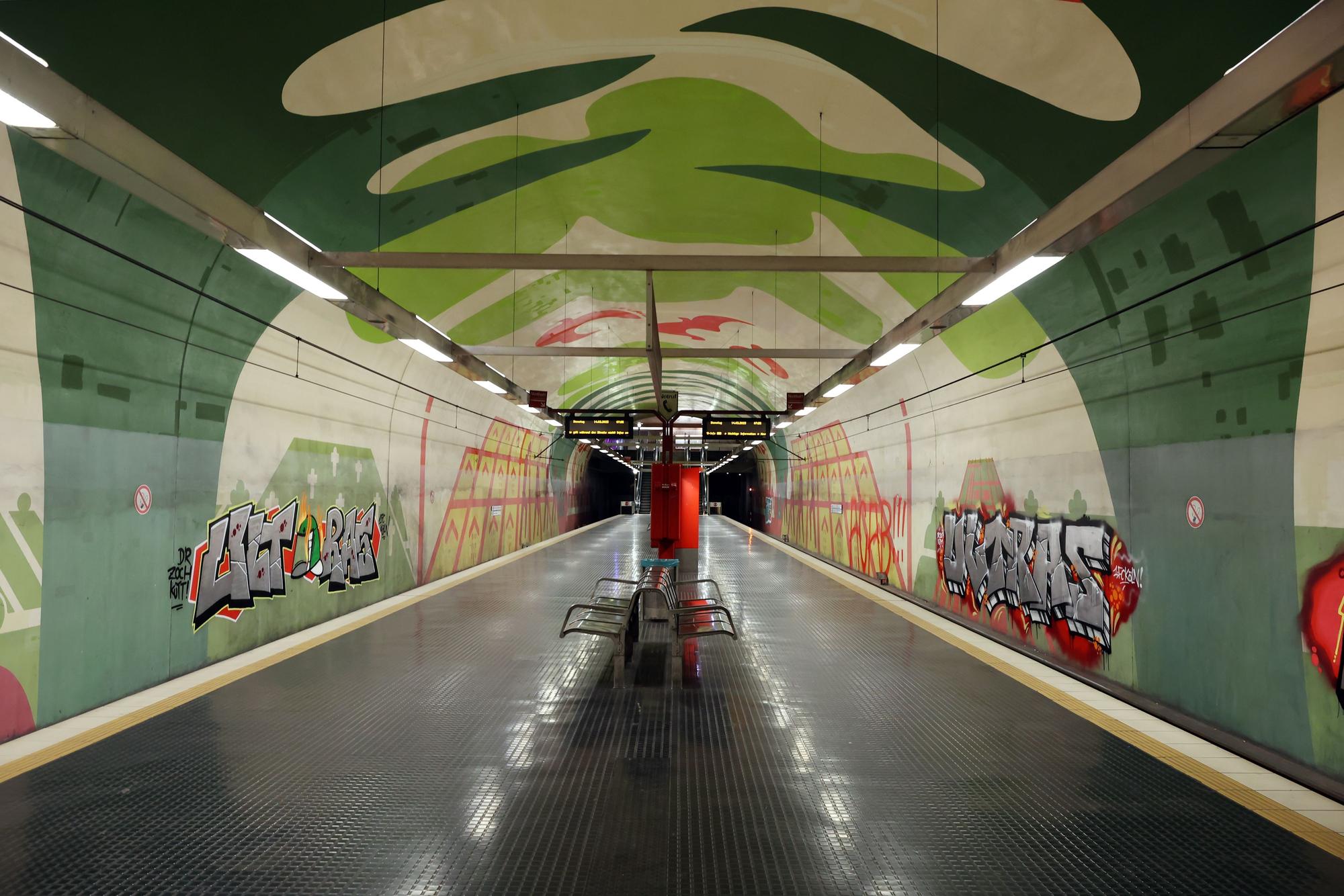 14.02.2023
Köln:
Ganztägiger Warnstreik bei den Kölner Verkehrs-Betrieben.
U-Bahn Haltestelle Leyendecker Straße
Foto: Martina Goyert