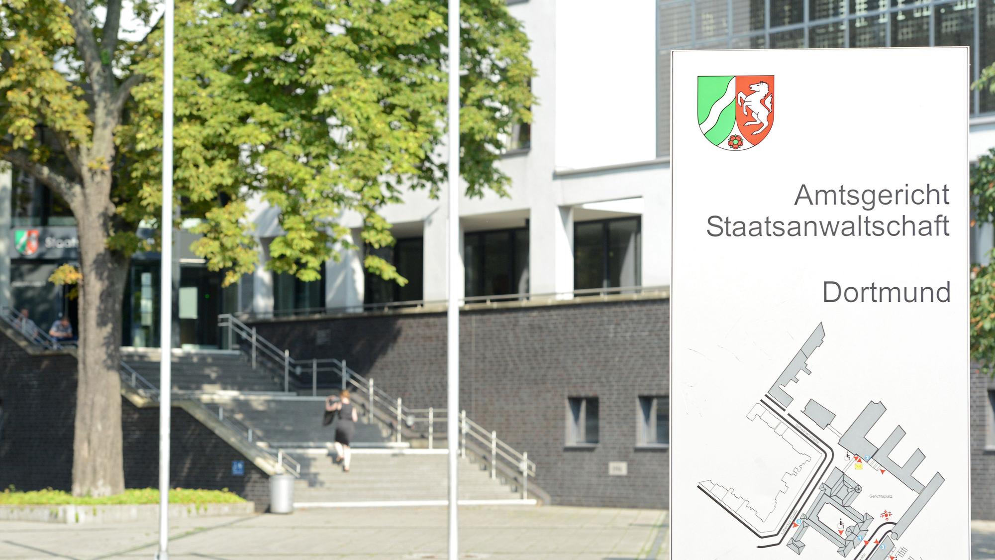 Der Eingang zum Amtsgericht und der Staatsanwaltschaft in Dortmund (Symbolbild)