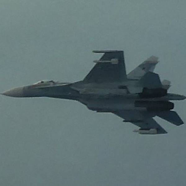 Ein SU-27-Flanker des russischen Militärs, fotografiert von einem deutschen Eurofighter. Neben dem SU 27-Flanker wurde auch eine Iljuschin-20 Coot-A abgefangen. (Archivfoto)