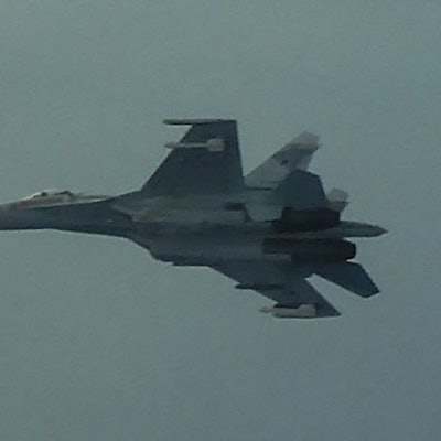 Ein SU-27-Flanker des russischen Militärs, fotografiert von einem deutschen Eurofighter. Neben dem SU 27-Flanker wurde auch eine Iljuschin-20 Coot-A über der Ostsee abgefangen.